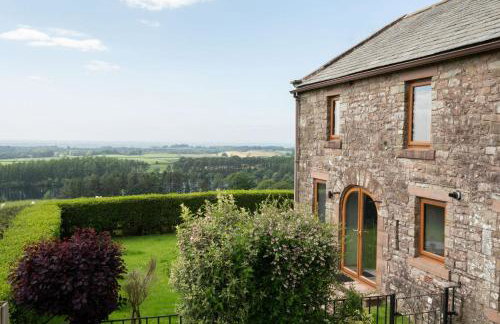 Gelt Cottage, Castle Carrock, family accommodation with 2 dogs welcome and hot tub - Photo 1