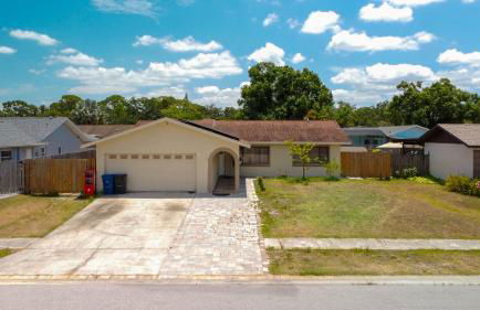 10 sleeps 3bd 2bth house Hot tub free parking - Foto 16