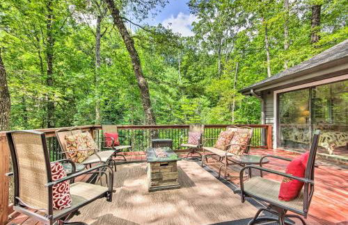 1 Mi to Marina Lake Toxaway Cabin with Fire Pit - Foto 1