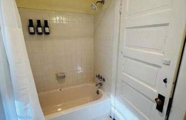4 Bedroom DC's Best Location with Parking, Walk to Clarendon Metro, Shopping and Nightlife! - Foto 28