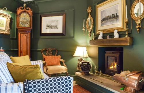 Russell Cottage - Photo 2