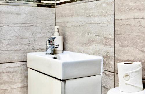 Large 6 Bed House, Long Term Stay Savings, Contractors, Professionals, Big Groups, Free Parking! - Foto 26