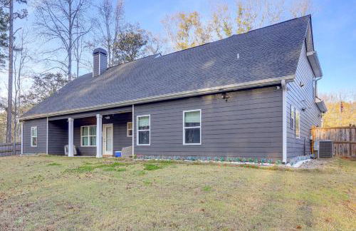 Gather, Play and Unwind! Modern Locust Grove Home - Foto 30