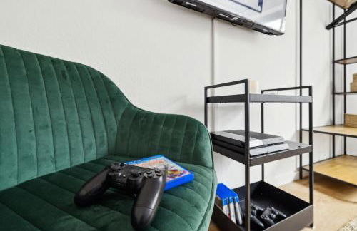 NASA Homes I Moderne Suite I Zentral I 3 Zimmer I Balkon und Aufzug I neu renoviert I Smart TV I Hotelbetten - Foto 14