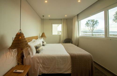 Bay House - Photo 13