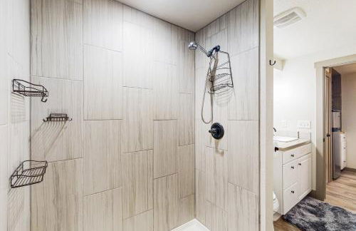 Easy Commuting! Renovated Greeley Apartment - Photo 11