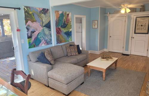 Restoration - Hot Tub, AC, and Great Location! - Foto 19