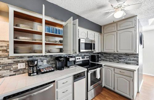 The Oasis 3BR house near stadium and DFW with Pool - Foto 35