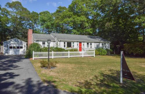 Minutes to Craigville Beach Private Patio and Backyard - Foto 20