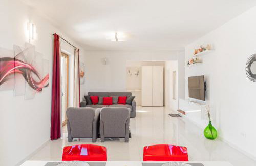 Villa atop the village with stunning view - Foto 42