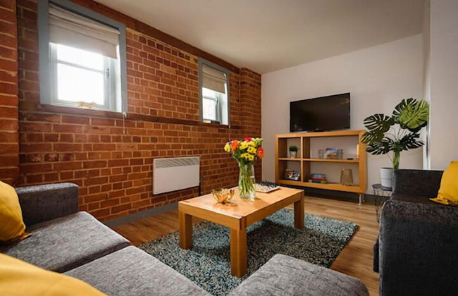 Karah Suites - Gloucester Docks - Photo 1