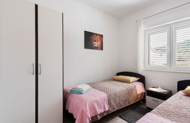 Simplistic Apartment in Neviđane with Balcony - Foto 2