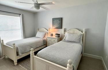 The Annabelle-- Bright 4 Bedroom Home, Heated Pool - Foto 9