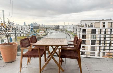 Stylish Riverfront Penthouse with Skyline View - Foto 24
