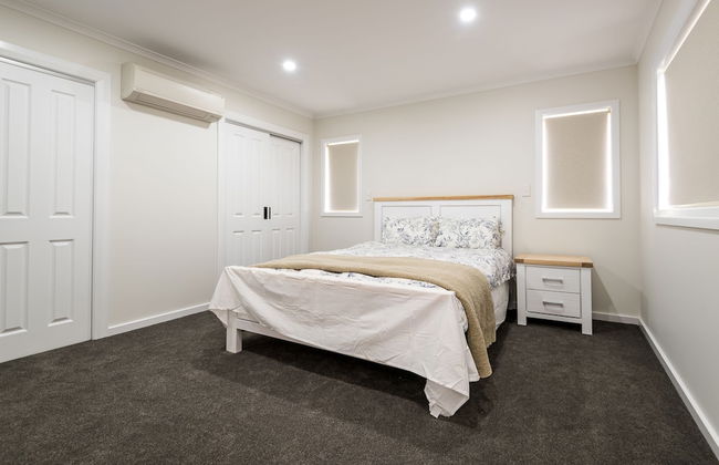 Brand New 5BR home with view of the sea - Photo 5