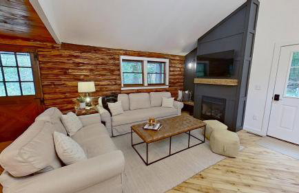 Cozy Berkshires Cabin with Lake, Beach, Hot Tub, Fireplace - The Wilde BNB - Foto 9