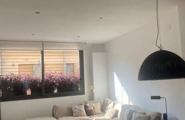 Casa grande y céntrica con piscina en zona peatonal - Photo 7