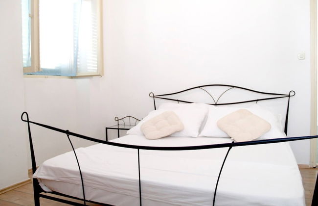 Step Away From The Beach 1-bedroom Apartment Lolov - Photo 3