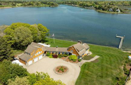 Stunning Waterfront Home w Private Dock - Foto 1
