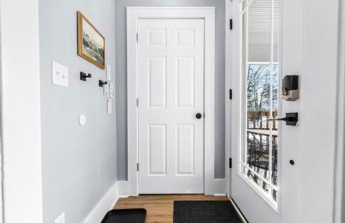 Spacious 4BR Home by Dtown Royal Oak - Photo 21