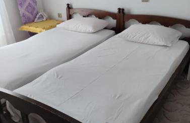 Angela House - Photo 41