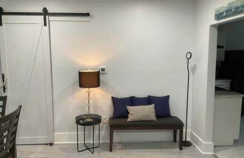 Cozy Coastal Retreat N Lake Ontario Sleeps 8 - Foto 7