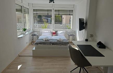 Miracle House 160qm Terrasse, Parkplatz & Internet 100mBit -SELF CHECK IN- - Foto 9