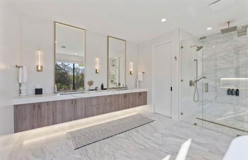 Barton Springs Luxe Heated Pool Spa Sleeps 16 - Photo 61