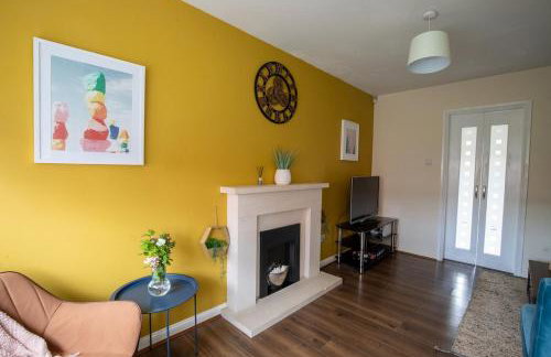 2BR Home Near Shops & Transport Links - Foto 3