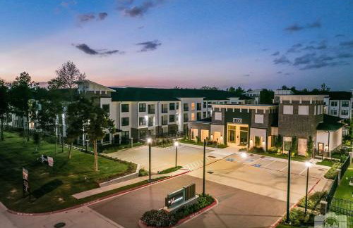 Landing Stunning 1BD Pool Clubhouse - Photo 13