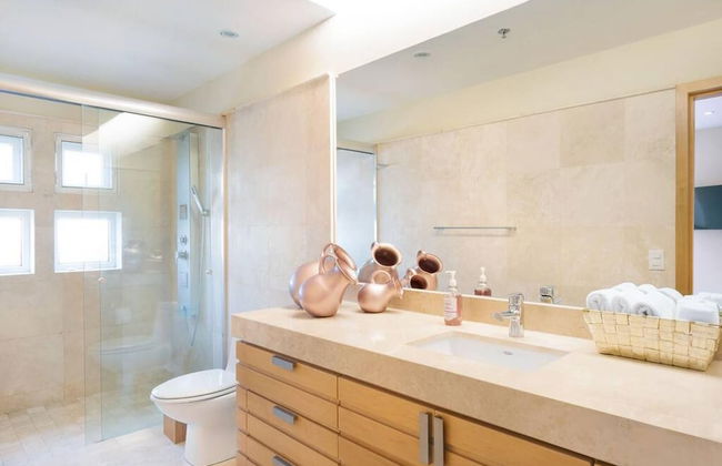 Enjoy Your Stay at a Luxury 3 Bedroom Condo With Stunning Lake Views - Foto 2