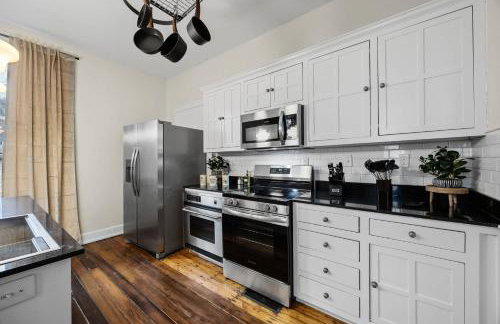 Bourbon-themed home w arcade & hot tub for groups - Foto 44