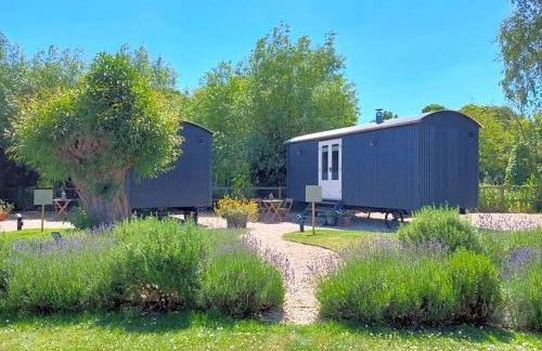 The Red Lion - Shepherd Huts - Photo 13