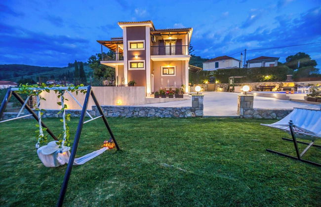 Maggie Alonia - Photo 38