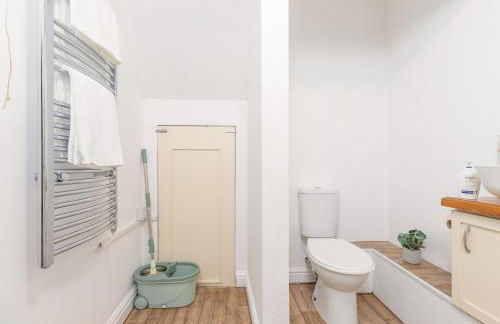 Cozy Studio Apartment Kenilworth, Free Parking, WIFI, Smart TV - Foto 3