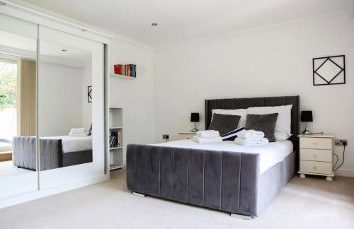 Hot Tub/Football Court/Sleeps 12/Luxury Villa - Photo 46