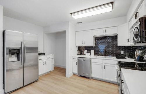 Superior 4BR 2BA Holiday Home with Hot Tub & Grill - Foto 19