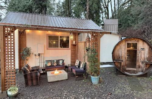 Enchanted Hollow- Cozy, Romantic Woodland Getaway - Photo 32