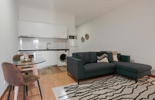 Modern studio near Metro - Photo 1