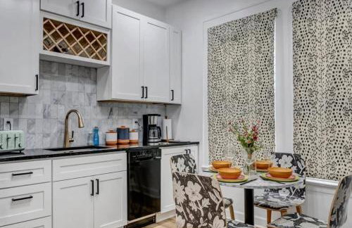 Fourth House - Eclectic and fun 1BR in SPR - Photo 8