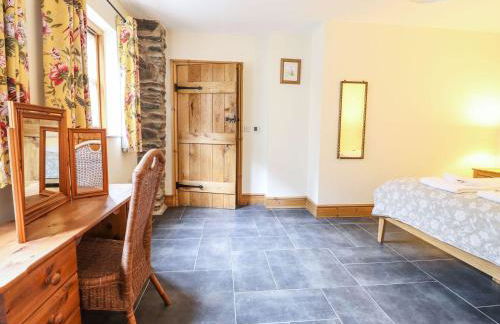 Hay Store - Photo 18