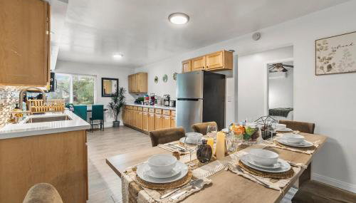 Entire Private Home with 4 Bedrooms 3 Bathrooms, King Bed, Big Yard, Prime Area, Ranch Style, Available Now - Foto 3