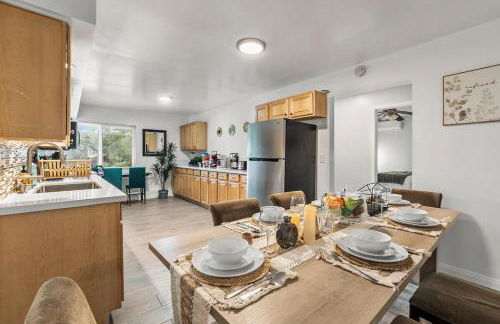 Entire Private Home with 4 Bedrooms 3 Bathrooms, King Bed, Big Yard, Prime Area, Ranch Style, Available Now - Photo 3