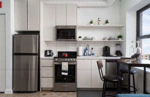 Regal Stylish Uptown Loft Beachfront RooftopWFHGym - Photo 4