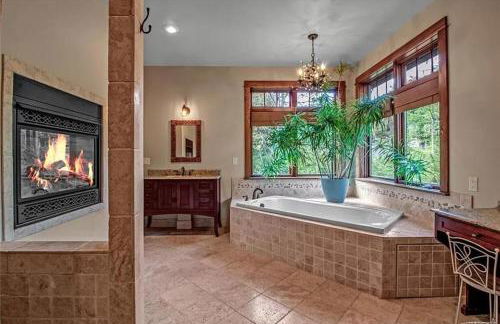 Luxurious Chalet! Hot-tub, Bonfire & Ideal Location for Skiing & Town - Foto 13