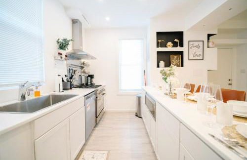 Modern 5BR DC Home Free Parking Steps from Metro Family-Friendly - Photo 6