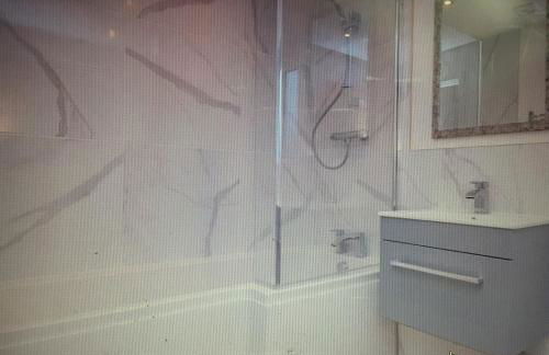 Luxuriously appointed 3 bedroom cottage off road parking for 3 vehicles dogs welcome by prior arrangement only 3 church cottages Alfrick close to Malvern and Worcester and Shelsley Walsh in a lovely village close to M5 Dogs welcome - Photo 30