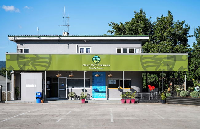 Opal Hot Springs & Holiday Park - Photo 2