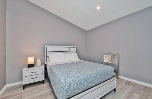 Spacious 4 bedrooms, 2 bathroom house with pool - Photo 14