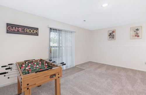 Beautiful 6 bed 3 bath home in quiet neighborhood - Foto 22